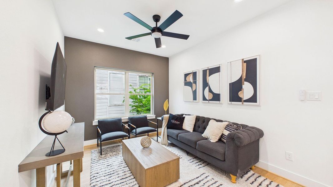 FLEX SPACE! What a bonus! Home office, den or gameroom