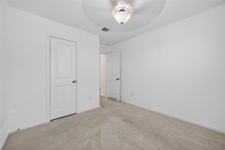Spacious, unfurnished interior of a new home in Anniston, Katy (Image 32).