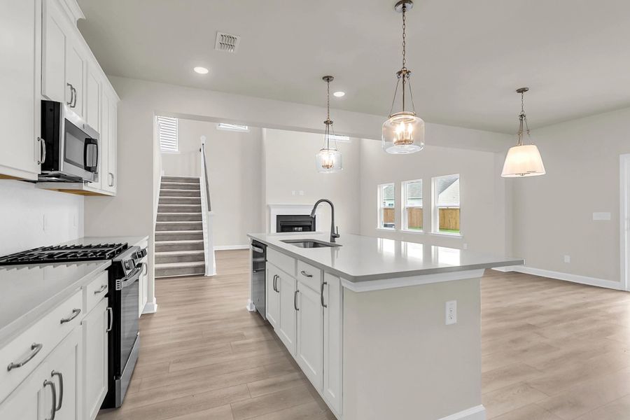 Similar Monroe floorplan with Timeless Collection. Features and finishes vary.