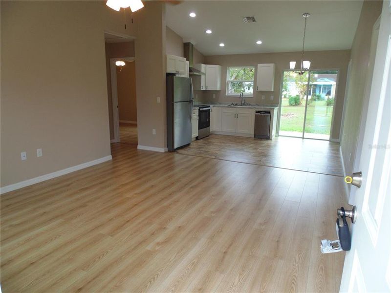 Spacious, unfurnished interior of a new home in , Ocala (Image 13).