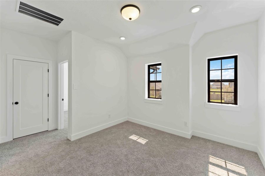 Spacious, unfurnished interior of a new home in Arabella on the Prairie, Richmond (Image 20).