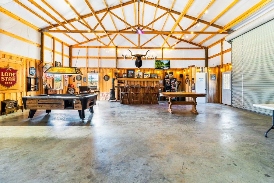 Community amenities in , Normangee (Image 31).