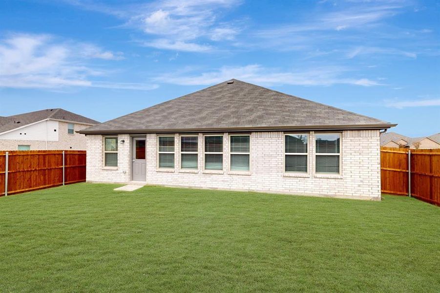 Exterior details and patio area of a home in Verandah, Royse City (Image 20).