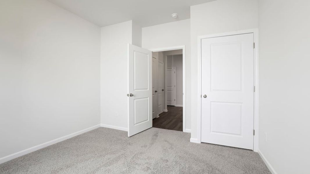 Spacious, unfurnished interior of a new home in Hunters Ridge, Woodruff (Image 25).
