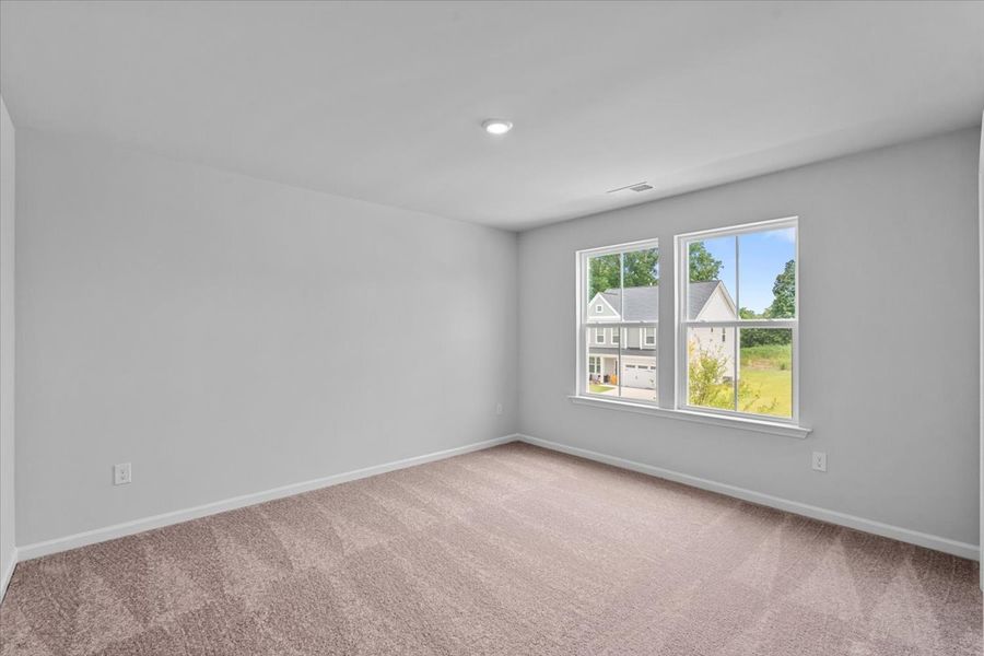 Spacious, unfurnished interior of a new home in Fieldstone, Lexington (Image 35).