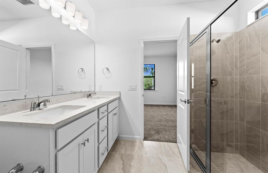 SWFL_HML_Cedar_12403_OwnersBath