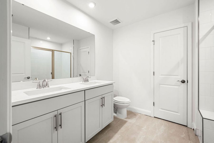 Furnished interior view inside a new home in Salem Bay, Beaufort (Image 6).