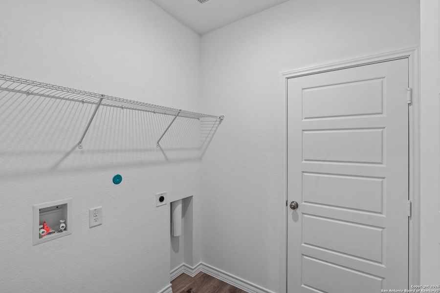 Spacious, unfurnished interior of a new home in Horizon Ridge, San Antonio (Image 16).