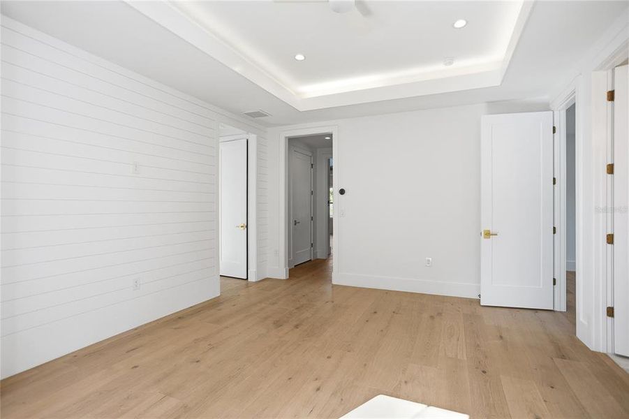 Spacious, unfurnished interior of a new home in , Winter Garden (Image 48).