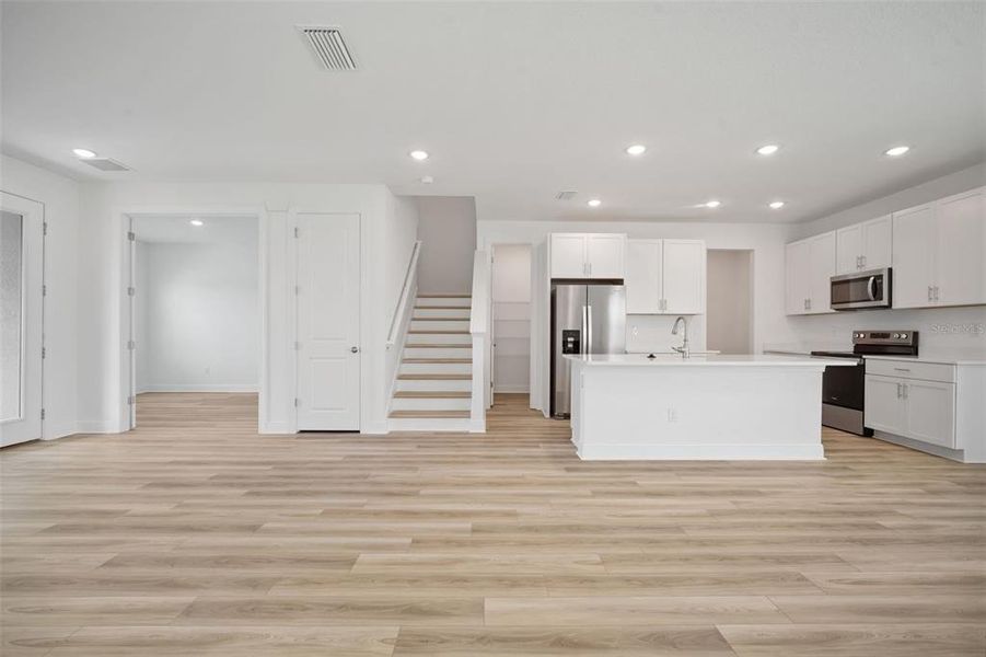 Spacious, unfurnished interior of a new home in North River Ranch, Parrish (Image 33).