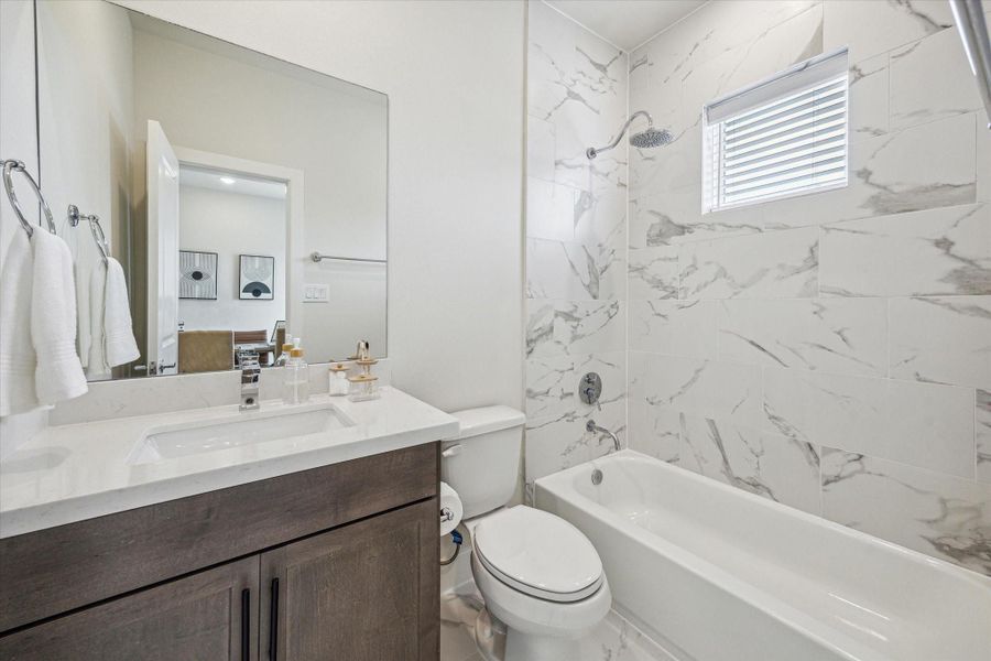 Furnished interior view inside a new home in Colonial Heights, Katy (Image 13).