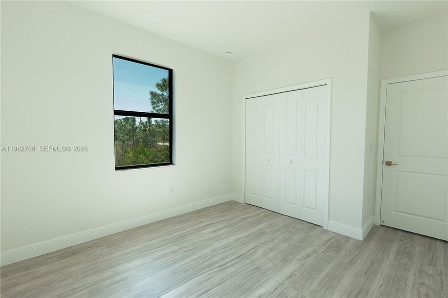 Spacious, unfurnished interior of a new home in , Lehigh Acres (Image 9).