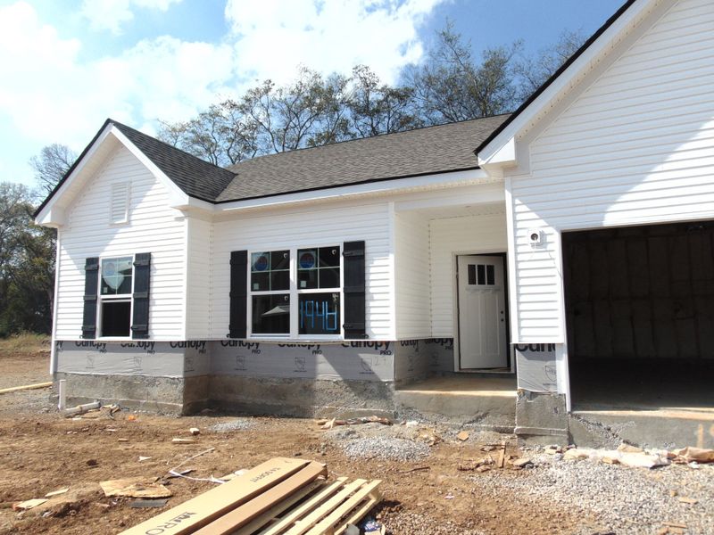 Exterior details and patio area of a home in Evergreen Farms, Murfreesboro (Image 7).