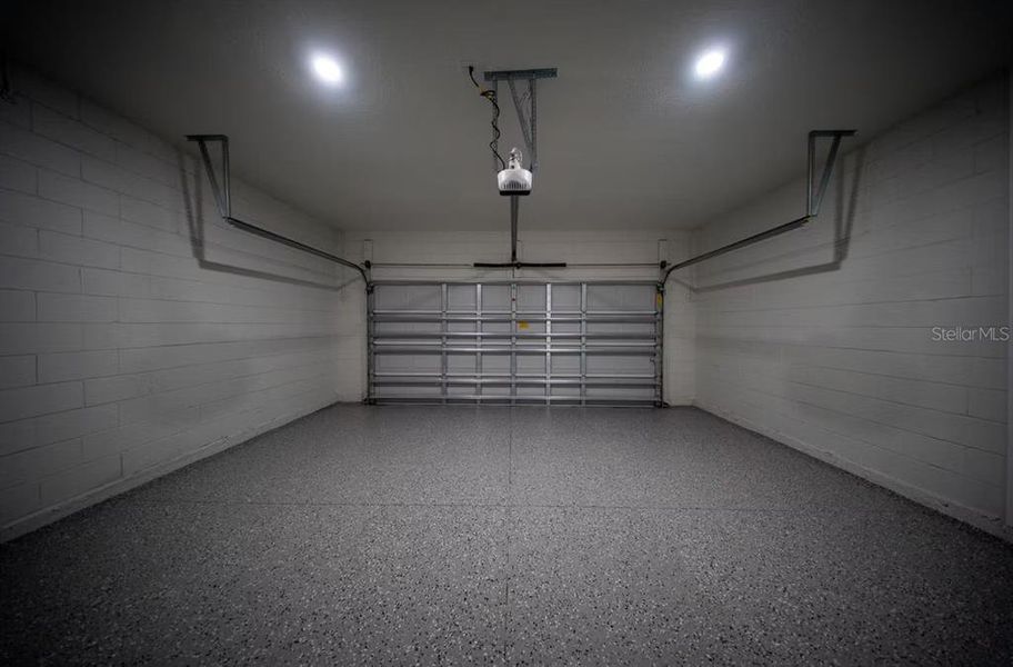 Spacious, unfurnished interior of a new home in , Citrus Springs (Image 10).