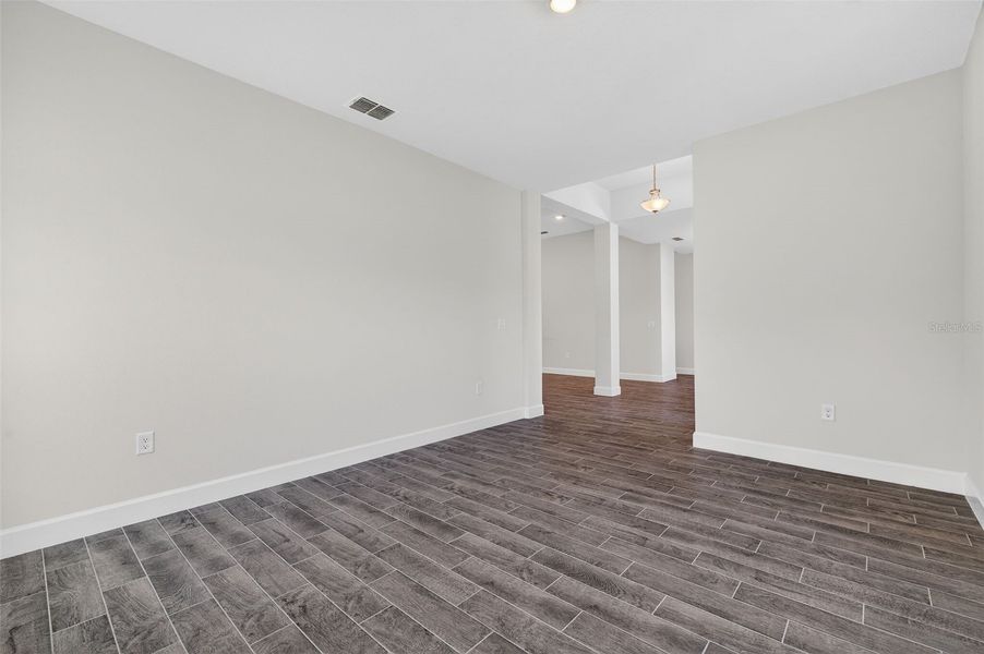 Spacious, unfurnished interior of a new home in Hill Country Estates, Dade City (Image 16).