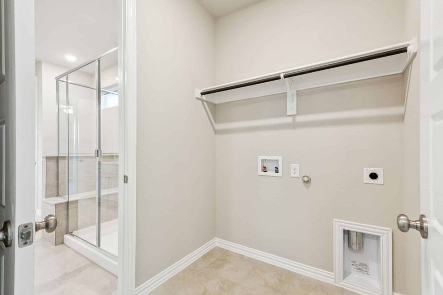 Spacious, unfurnished interior of a new home in Summer Crest, Fort Worth (Image 22).