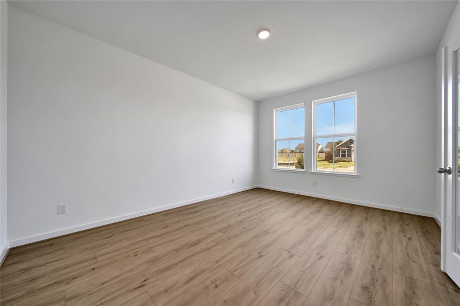 Spacious, unfurnished interior of a new home in , Rosharon (Image 24).