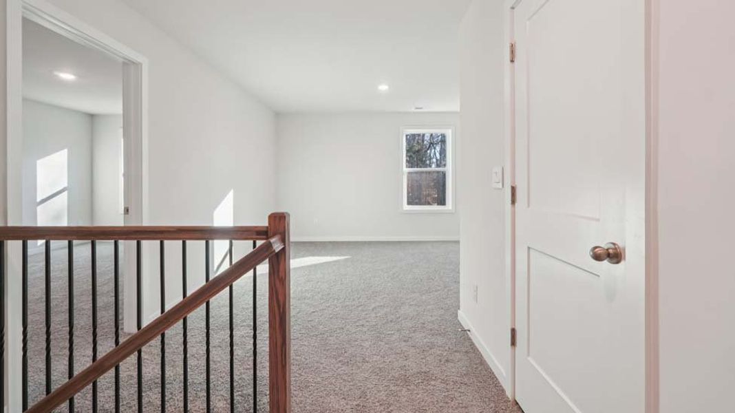 Spacious, unfurnished interior of a new home in Oak Grove Hill, Huntersville (Image 19).