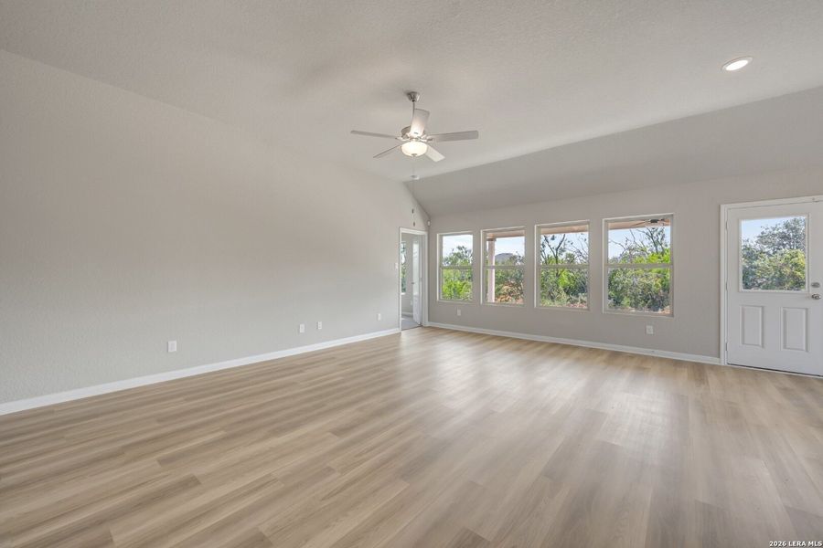 Spacious, unfurnished interior of a new home in Chaparral Ranch, Floresville (Image 14).