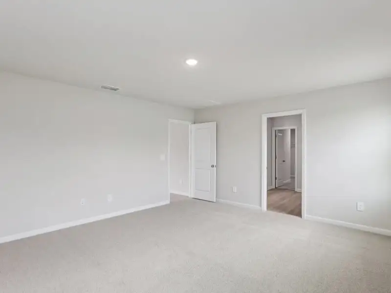 Spacious, unfurnished interior of a new home in Oakwood, Mebane (Image 11).