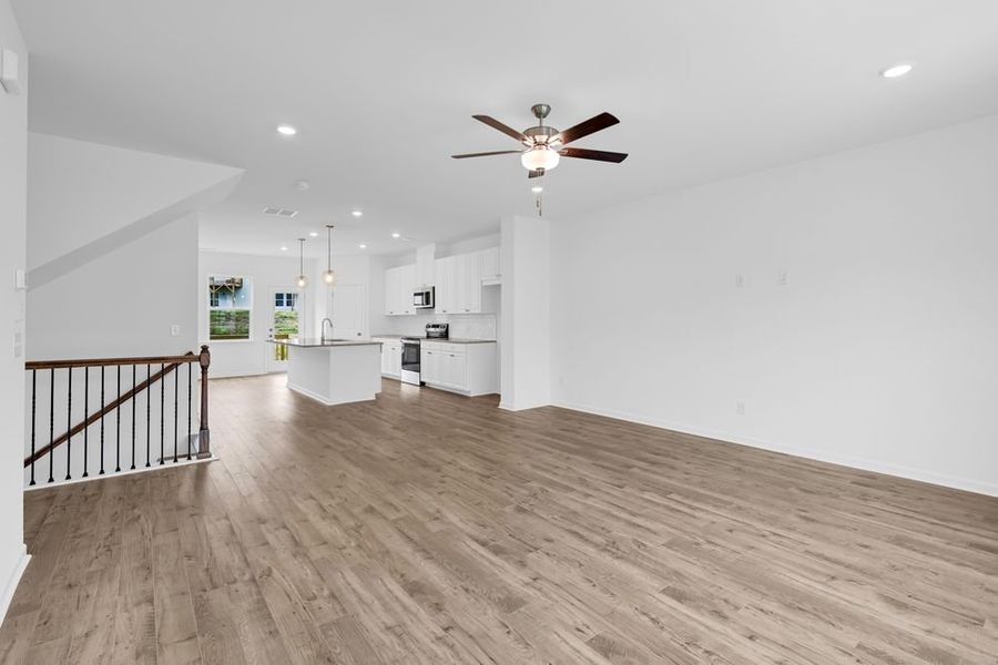 Spacious, unfurnished interior of a new home in Rosewood Farm, Lawrenceville (Image 7).