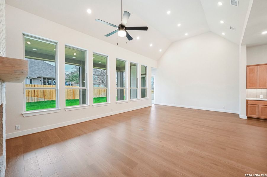 Spacious, unfurnished interior of a new home in Mont Blanc, Schertz (Image 22).