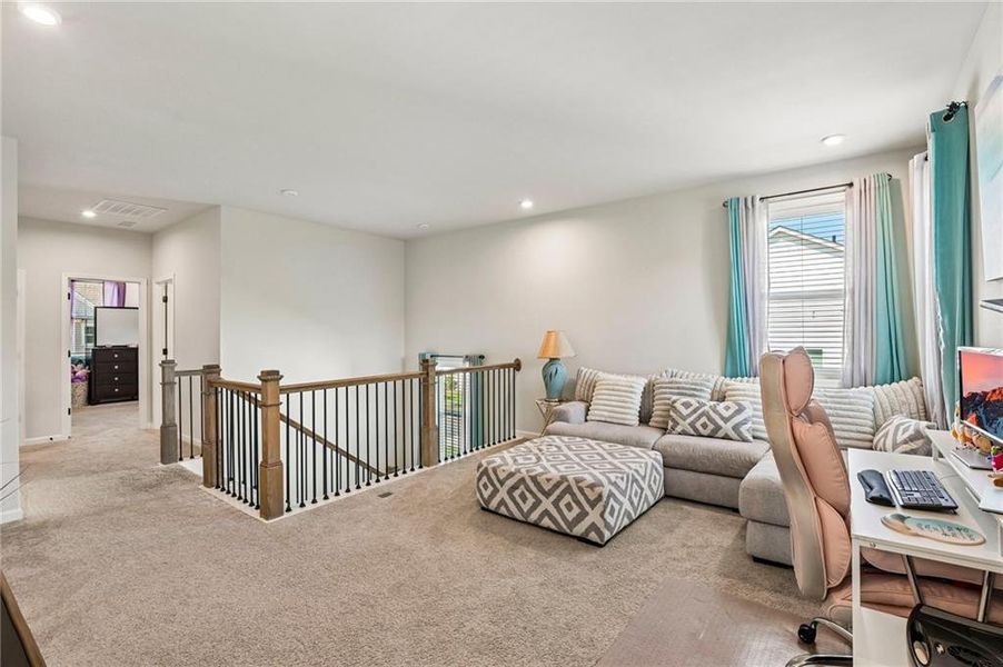 Furnished interior view inside a new home in Pine Mountain Park, Kennesaw (Image 14).