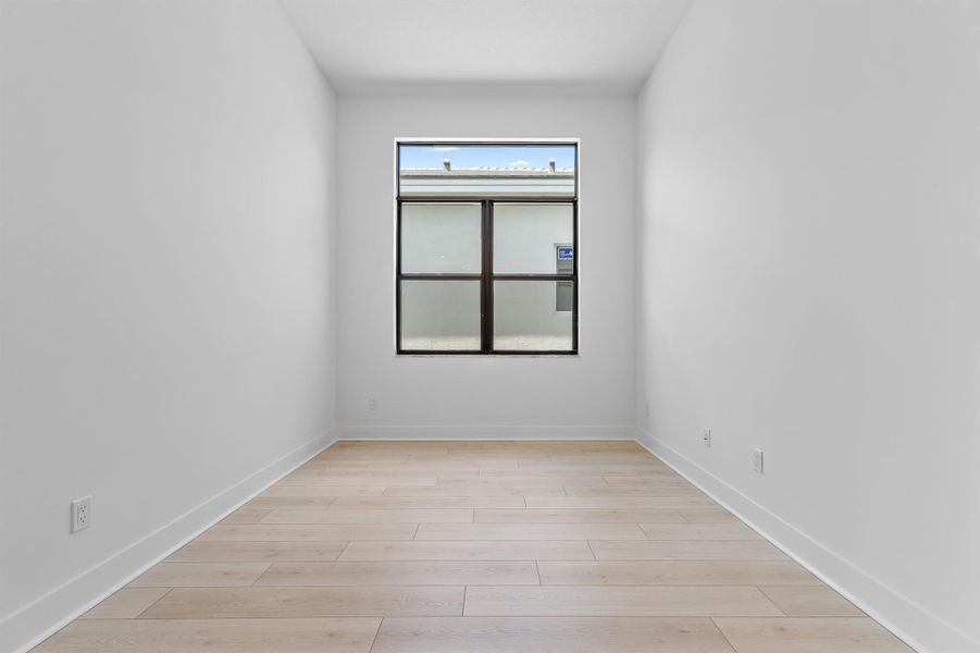 Spacious, unfurnished interior of a new home in Cove Royale, Stuart (Image 32).