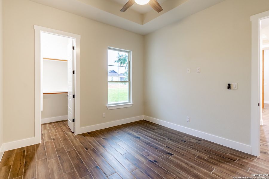 Spacious, unfurnished interior of a new home in , La Vernia (Image 20).