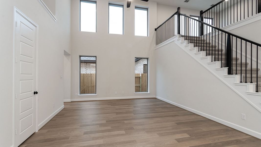 Spacious, unfurnished interior of a new home in Lakes of Cane Island, Katy (Image 14).
