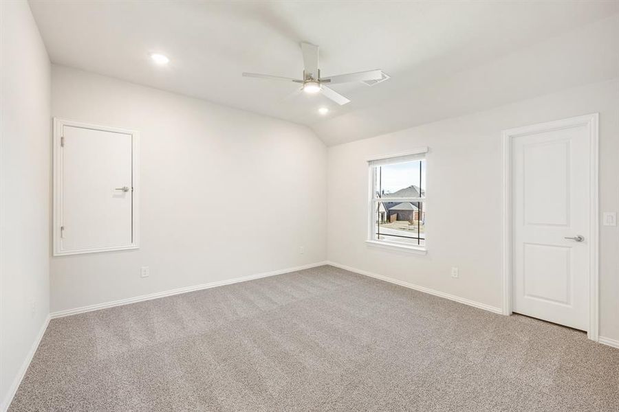 Spacious, unfurnished interior of a new home in Sunrise at Garden Valley, Waxahachie (Image 32).