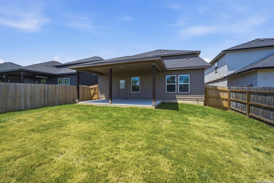 Exterior details and patio area of a home in Laurel Vistas, San Antonio (Image 21).