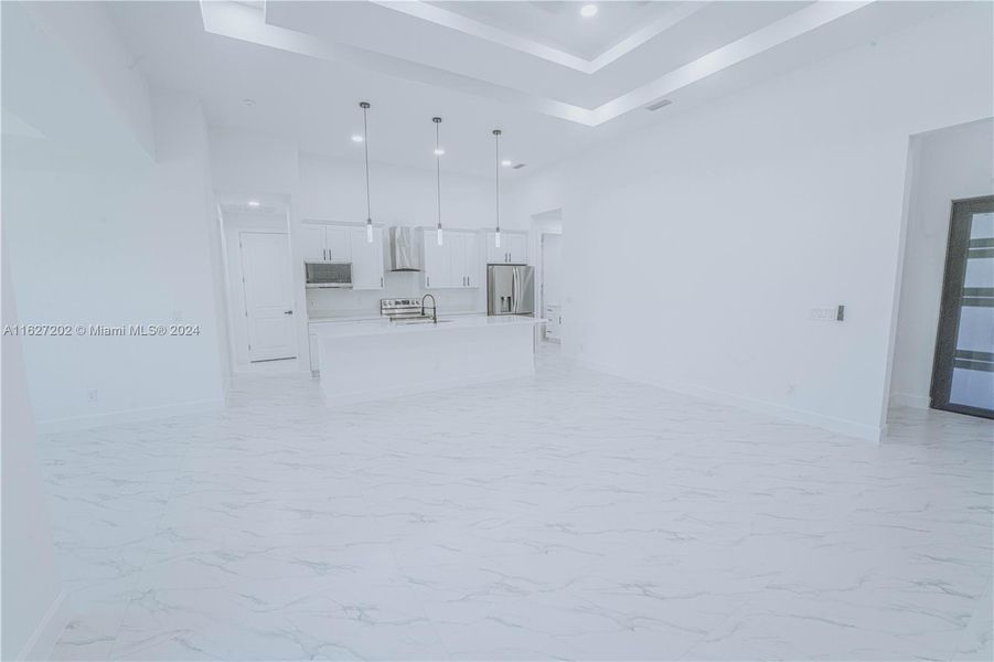 Spacious, unfurnished interior of a new home in , Lehigh Acres (Image 9).