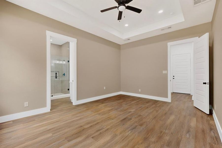 Spacious, unfurnished interior of a new home in , Athens (Image 14). Spacious, unfurnished interior of a new home in , Athens (Image 14).