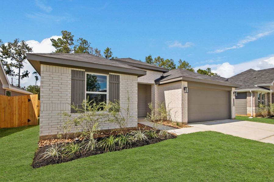 Exterior details and patio area of a home in Silverthorne, Conroe (Image 2). Exterior details and patio area of a home in Silverthorne, Conroe (Image 2).