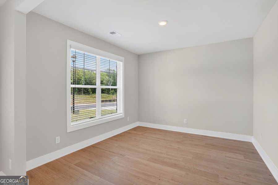 Spacious, unfurnished interior of a new home in The Fairways at Mirror Lake, Villa Rica (Image 15). Spacious, unfurnished interior of a new home in The Fairways at Mirror Lake, Villa Rica (Image 15).