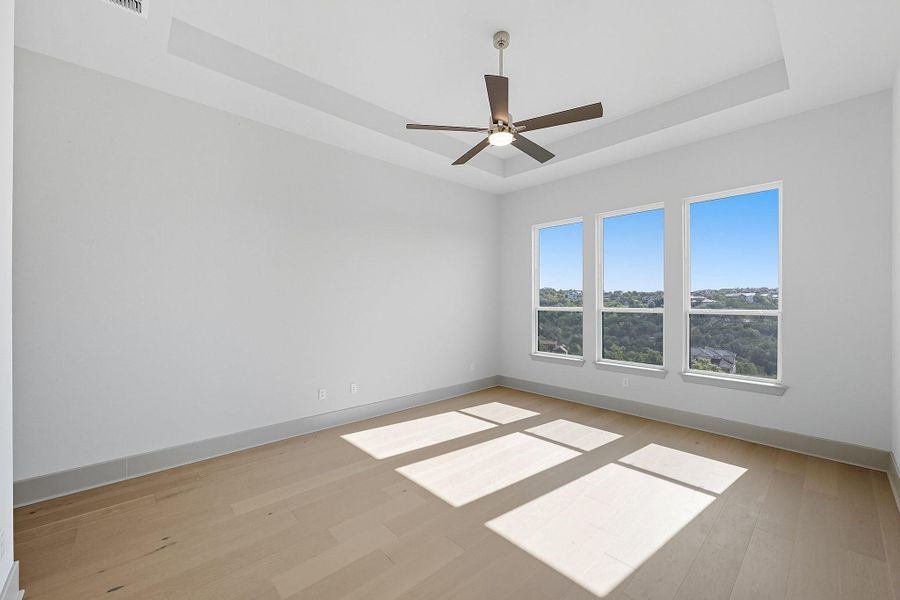 Spacious, unfurnished interior of a new home in Rough Hollow, Austin (Image 31). Spacious, unfurnished interior of a new home in Rough Hollow, Austin (Image 31).
