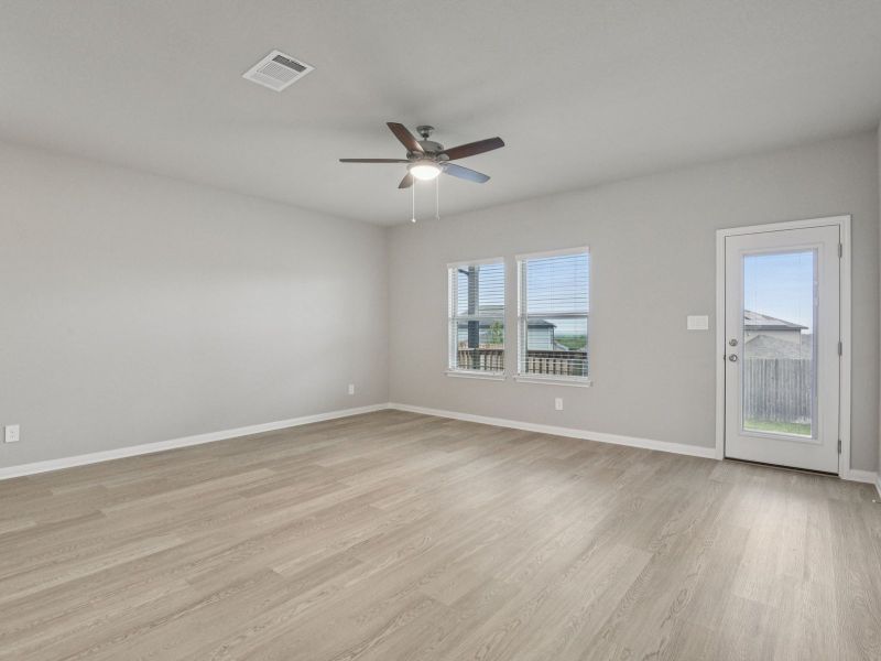 Spacious, unfurnished interior of a new home in Catalina, Converse (Image 17).