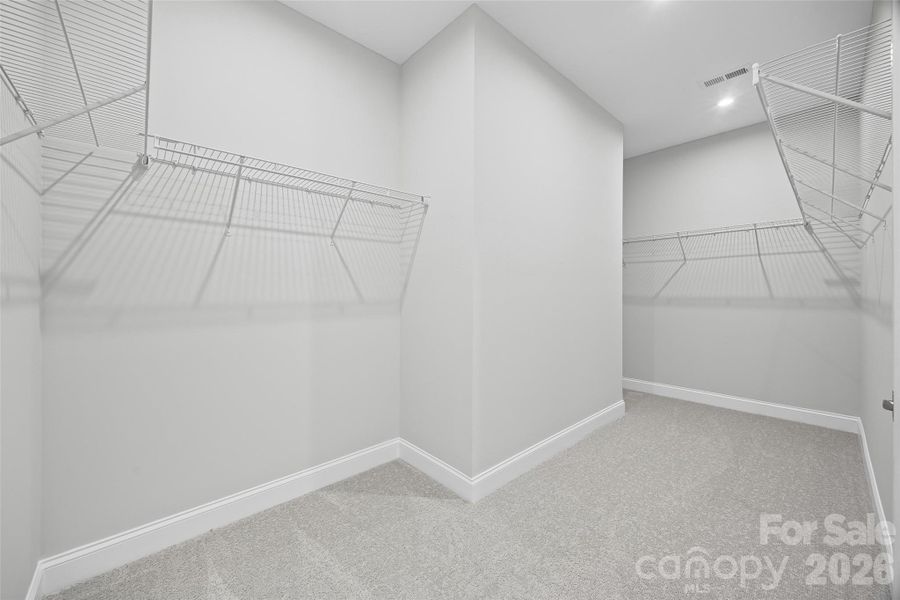 Spacious, unfurnished interior of a new home in Handsmill on Lake Wylie, York (Image 30).