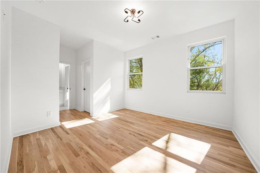 Spacious, unfurnished interior of a new home in , Atlanta (Image 31).