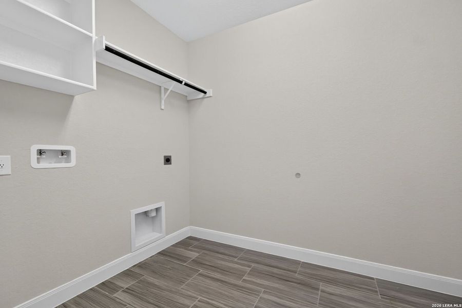 Spacious, unfurnished interior of a new home in Stillwater Ranch, San Antonio (Image 26).