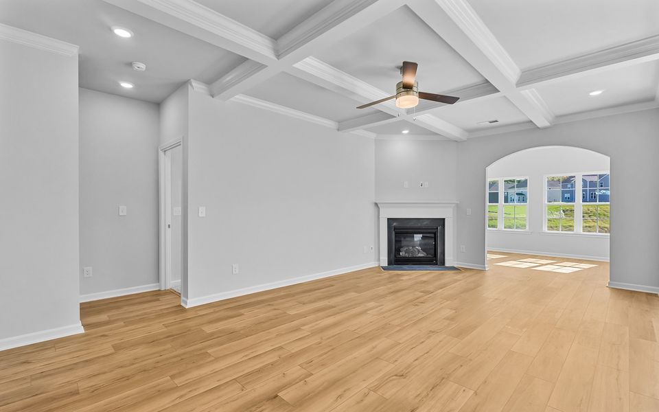 Spacious, unfurnished interior of a new home in Fieldstone, Lexington (Image 12).