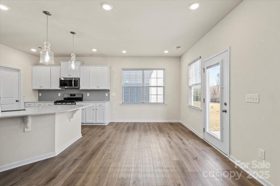 Lots of natural light! Lots of natural light!