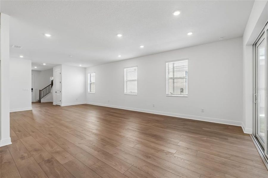 Spacious, unfurnished interior of a new home in SeaFlower, Bradenton (Image 25).