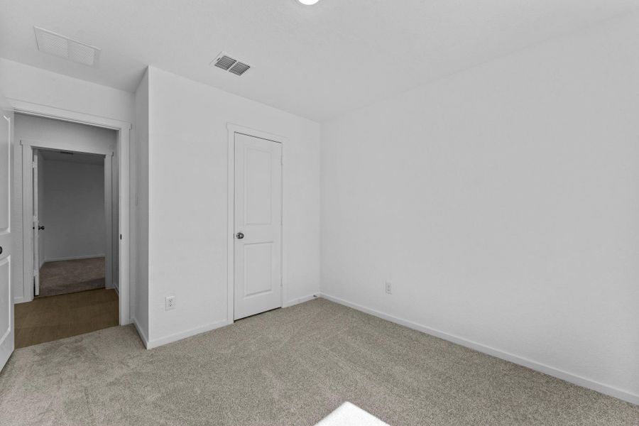 Spacious, unfurnished interior of a new home in Friendship Oaks, Fredericksburg (Image 10).