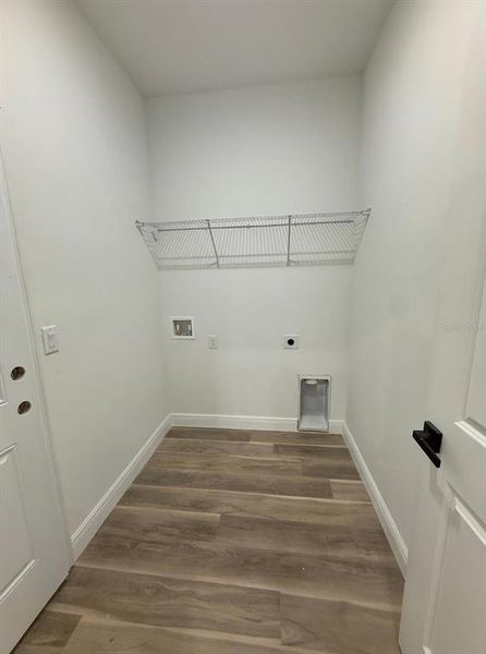 Spacious, unfurnished interior of a new home in , Port Charlotte (Image 16).