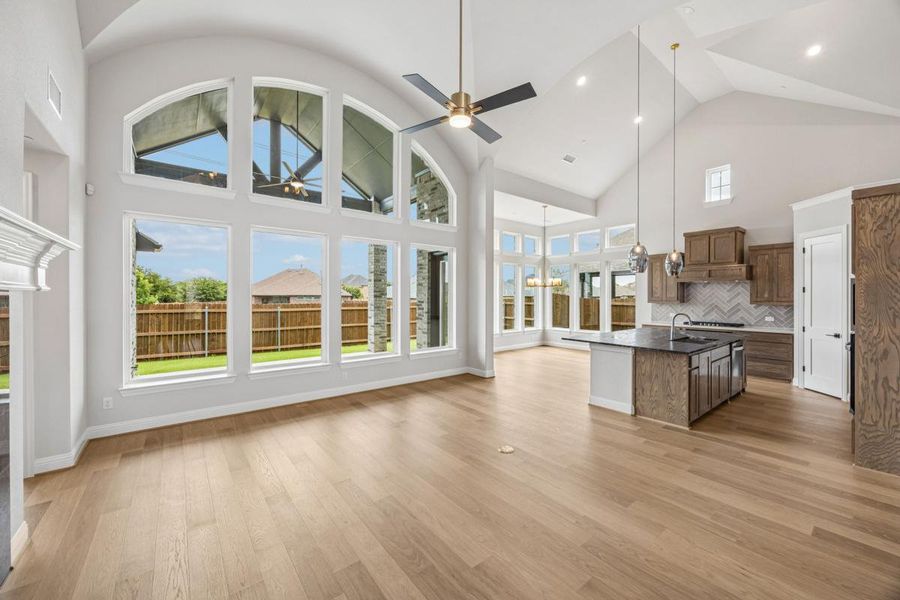 Spacious, unfurnished interior of a new home in Cedar Ridge Estates, Grand Prairie (Image 15).