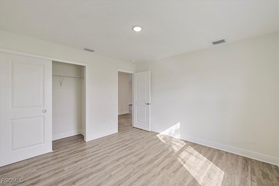 Spacious, unfurnished interior of a new home in Cape Coral, Cape Coral (Image 28).