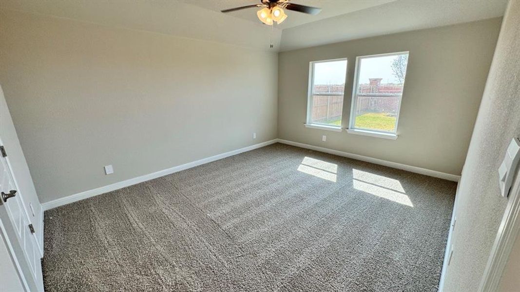 Spacious, unfurnished interior of a new home in Rock Creek Ranch, Fort Worth (Image 15).
