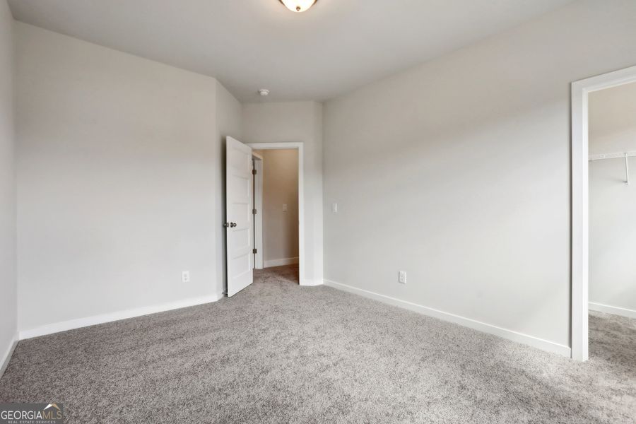 Spacious, unfurnished interior of a new home in Rosewood Lake Estates, Hoschton (Image 77).